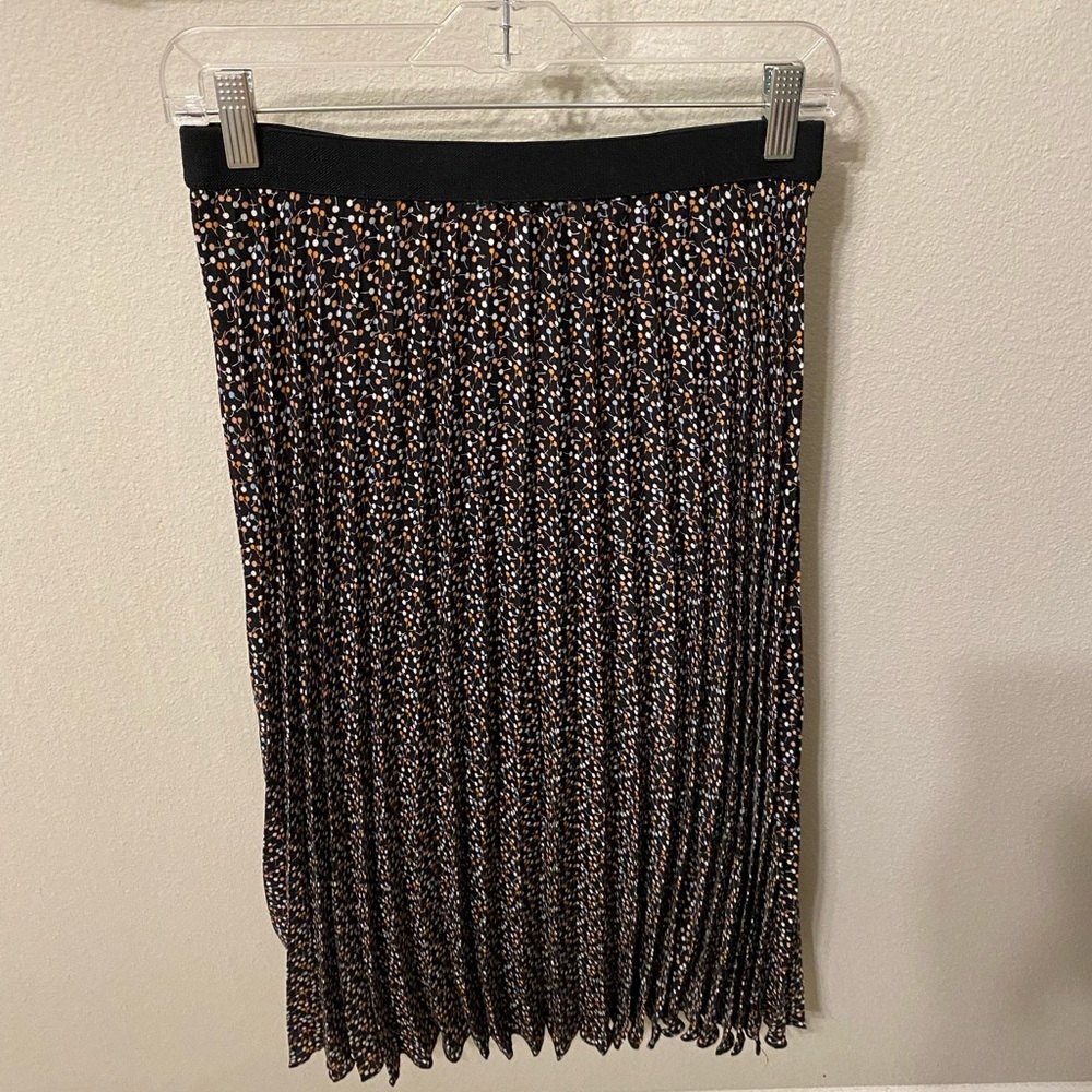 NWT Max Studio black print pleated elastic waist skirt, MSRP $88! Size Medium - Picture 2 of 7